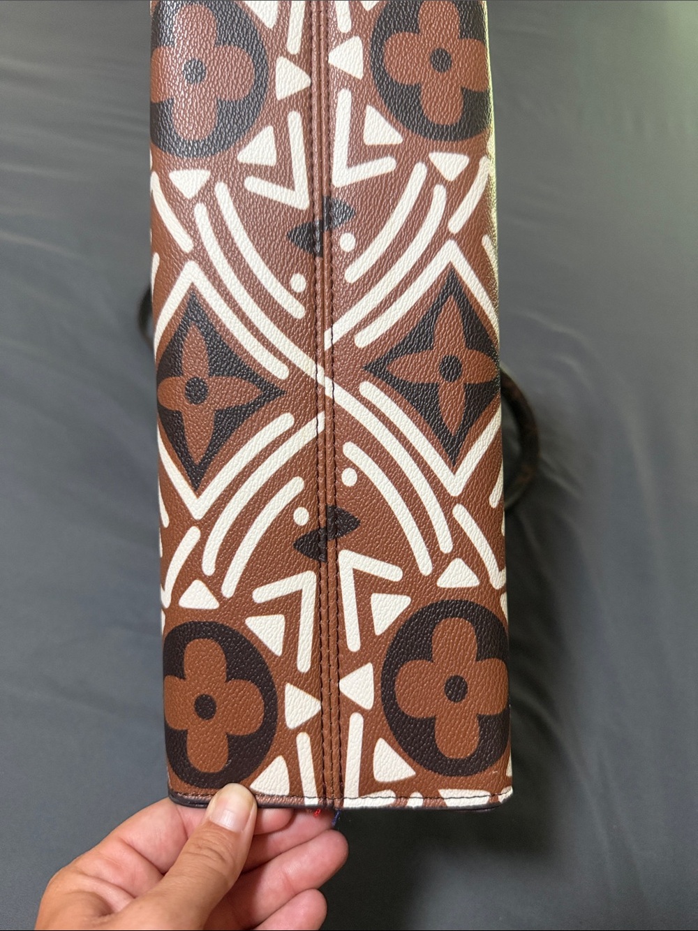 Fun brown  & White Monogram Canvas Tote - Picture 5 of 12